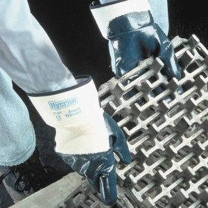 Manusi cusute - tricot interlock din bumbac, imersate partial in nitril HYCRON 27-607